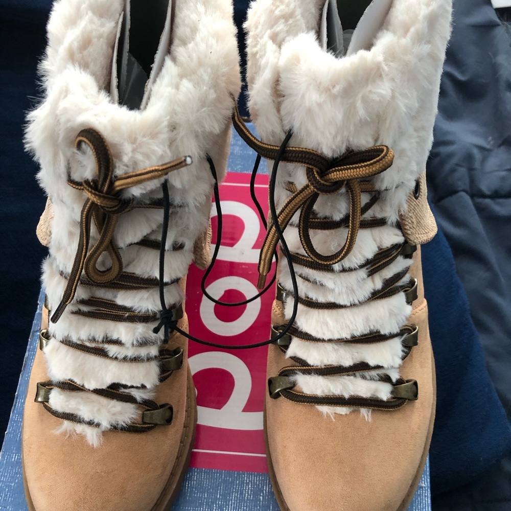 Tan suede boots size 7.5 brand new